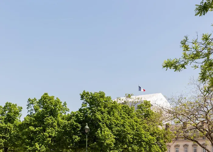 Veeve - Avenue To The Eiffel Tower * Paris