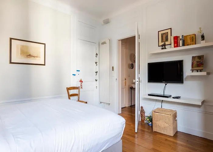 Veeve - Avenue To The Eiffel Tower Apartment Paris