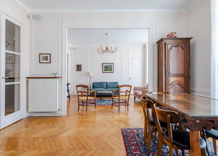 Veeve - Avenue To The Eiffel Tower * Paris