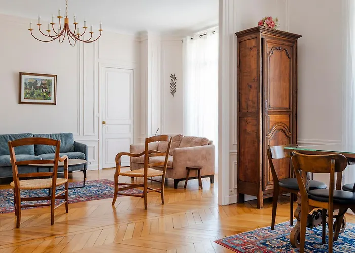 Veeve - Avenue To The Eiffel Tower