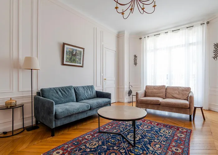 Apartment Veeve - Avenue To The Eiffel Tower Paris