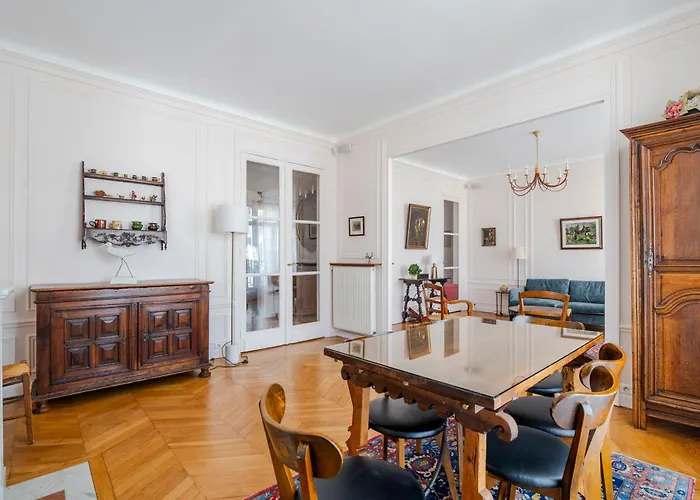 Veeve - Avenue To The Eiffel Tower