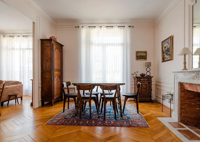 Apartment Veeve - Avenue To The Eiffel Tower Paris