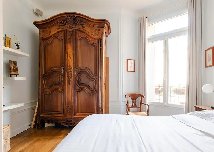 Veeve - Avenue To The Eiffel Tower * Paris