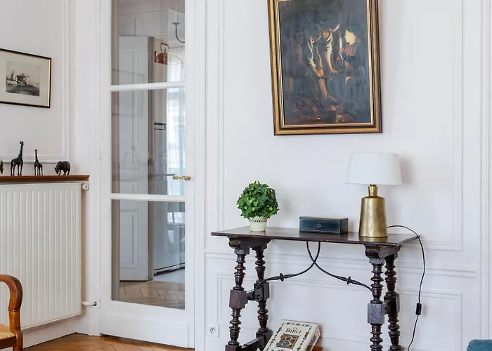 Veeve - Avenue To The Eiffel Tower * Paris