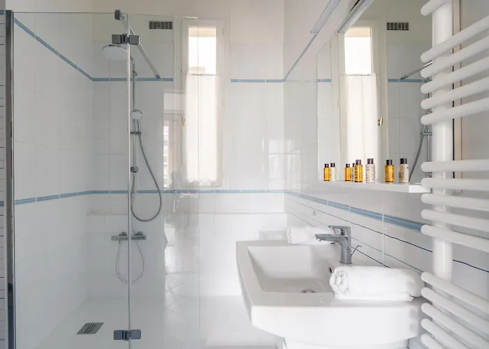 Veeve - Avenue To The Eiffel Tower Apartment